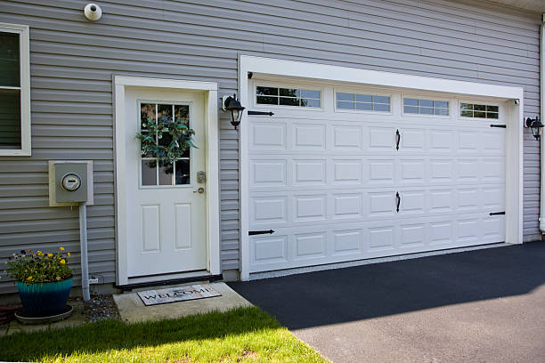 24/7 Emergency Garage Door Panel Replacement experts in American Falls, ID